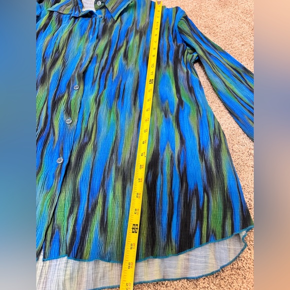 Vibrant Blue and Green Long Shirt - Picture 8 of 10